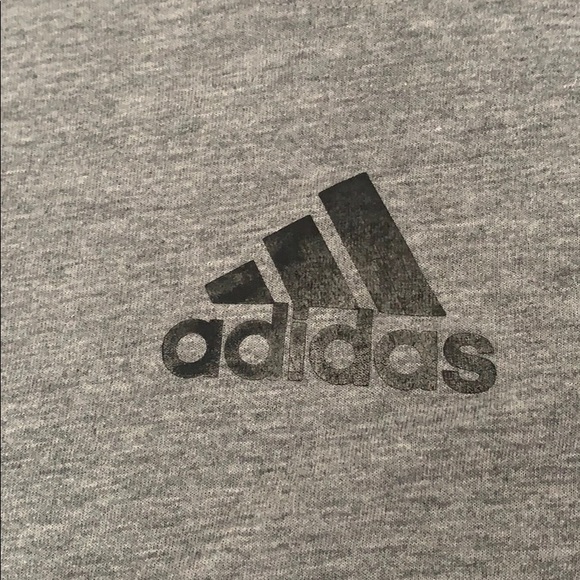 An oversized tee shirt - Picture 2 of 4